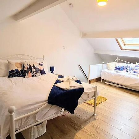 2 Bedroom Victorian Canal Side Terrace House. Hebden Bridge Exterior foto