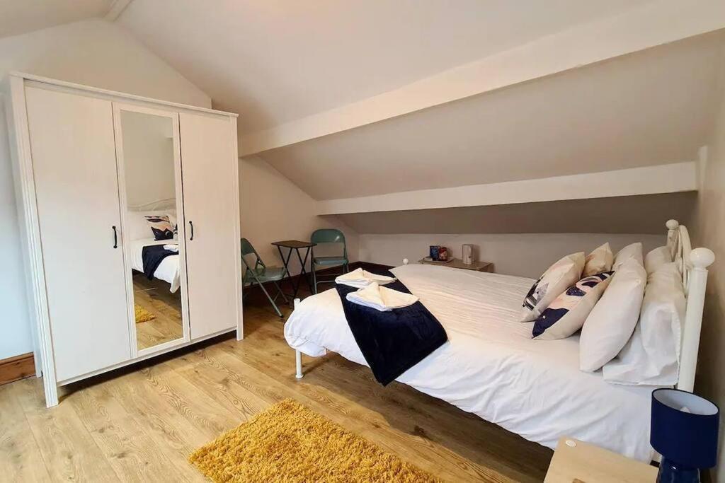 2 Bedroom Victorian Canal Side Terrace House. Hebden Bridge Exterior foto